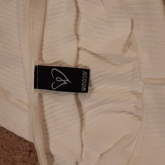 ☁️Windsor White Short-Sleeve Crop Top☁️ - Picture 6 of 7